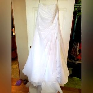 Strapless wedding dress